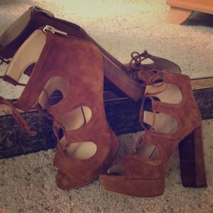VINCE CAMUTO Sassy Suede Pumps